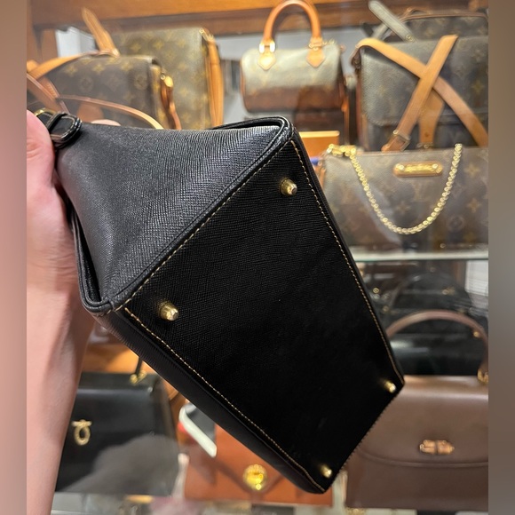 100% Authentic black VALENTINO GARAVANI medal motif vintage purse from Japan - Picture 8 of 10